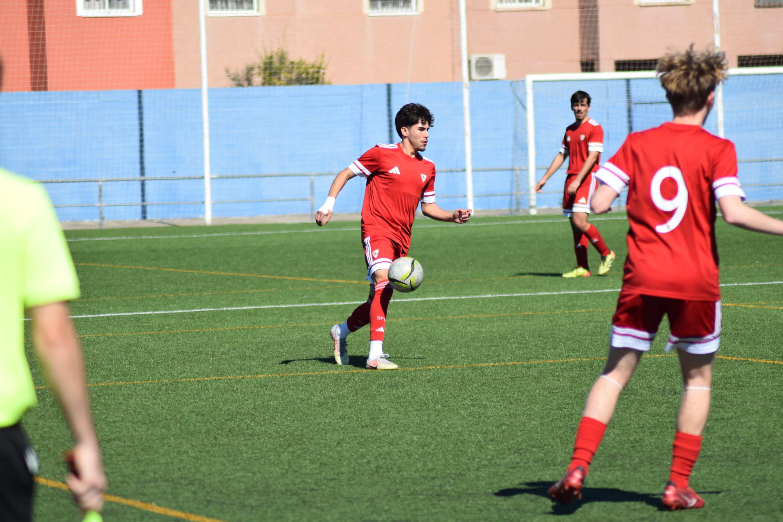 El Sevilla FC “D” cae en Valencina ante el líder