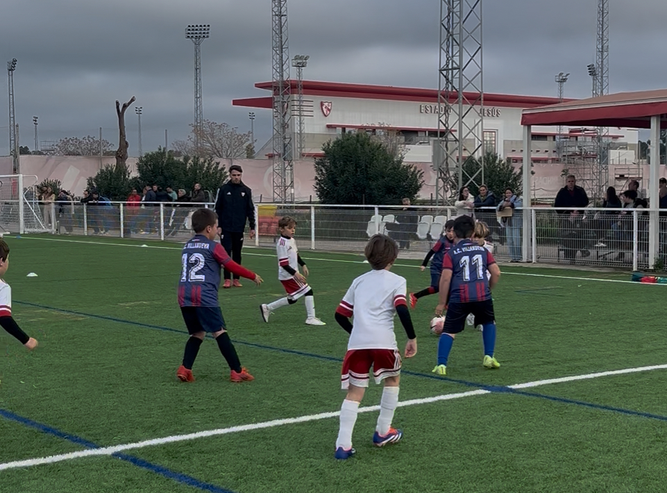 Atlético Villanueva repeats its sporting get-together with the Sevilla FC Academy.