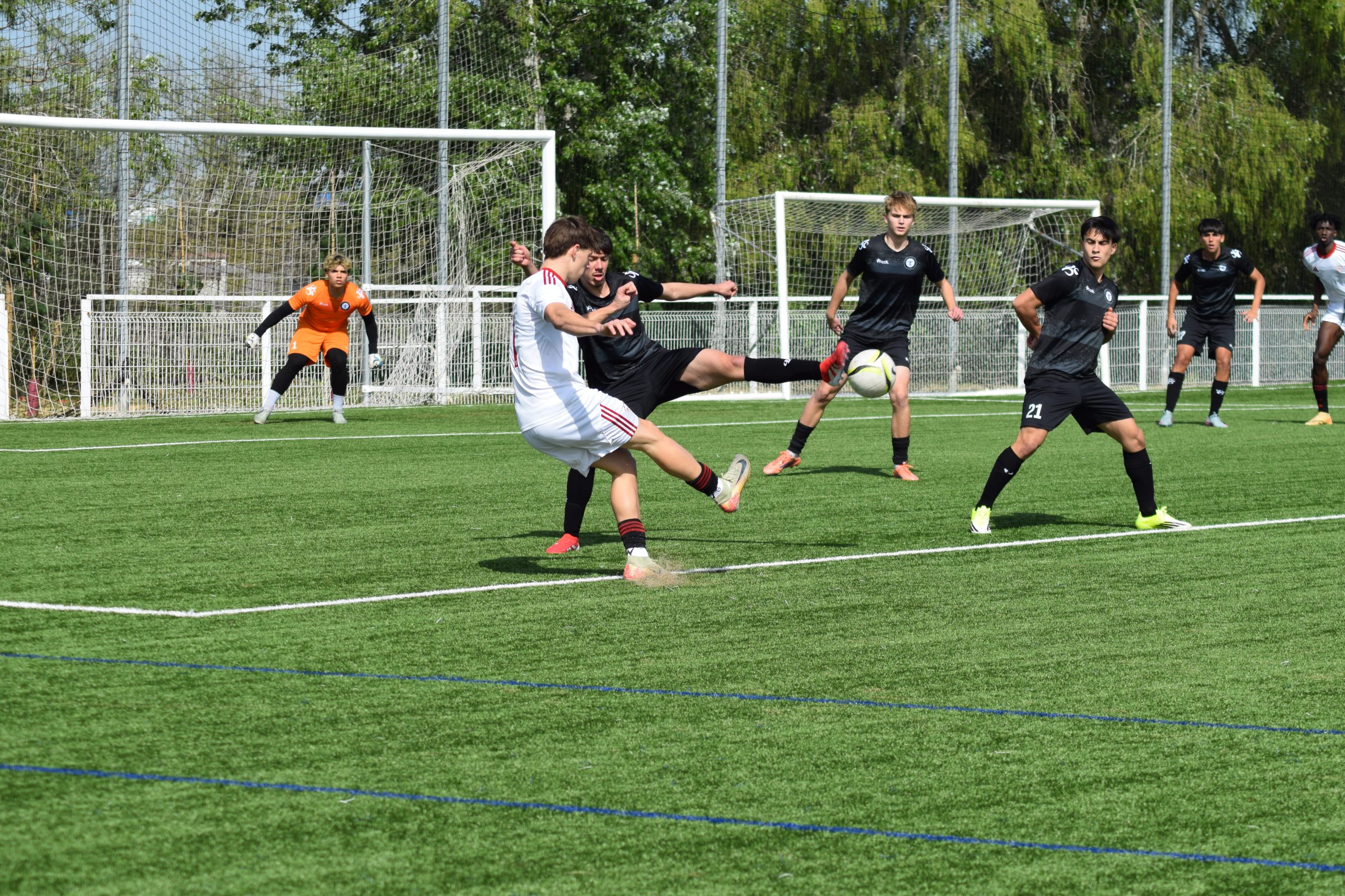El Juvenil “D” se impone a la Moura International Academy en un amistoso en la Ciudad Deportiva